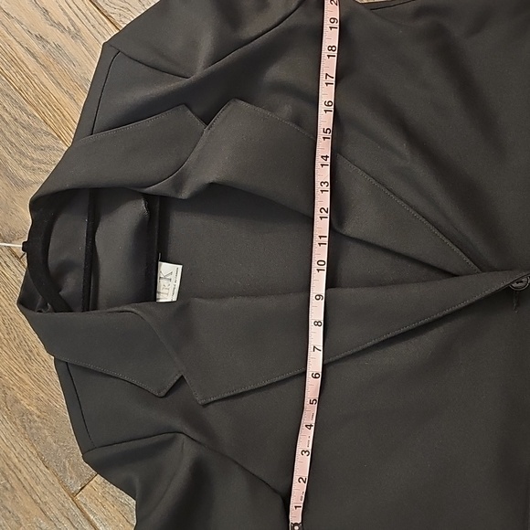 Blazer - Picture 6 of 6